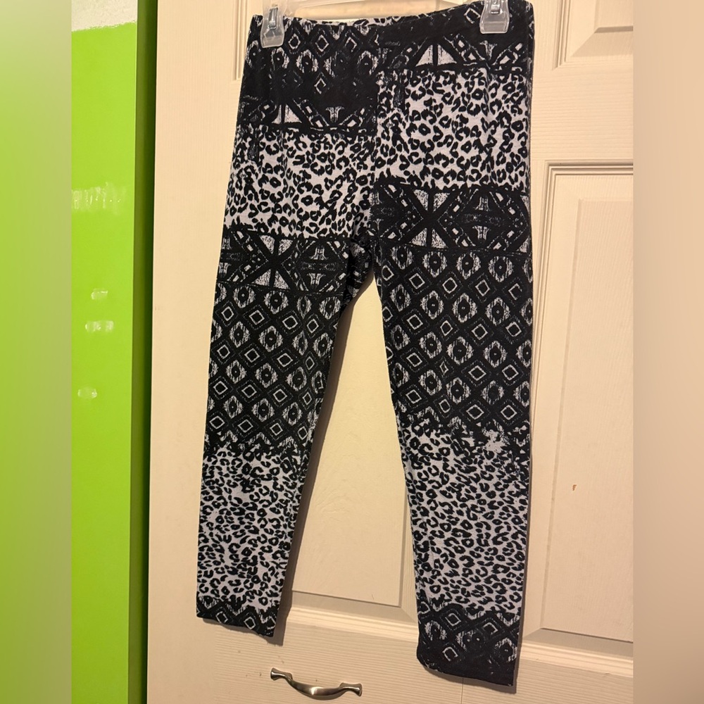 Animal print capris leggings